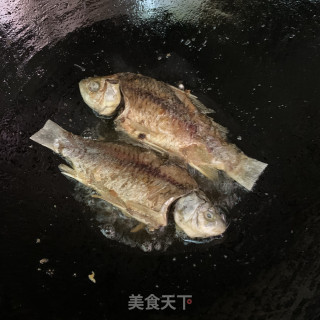 菊花鲫鱼汤的做法步骤：3