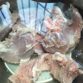 青椒小炒羊肉的做法步骤：1