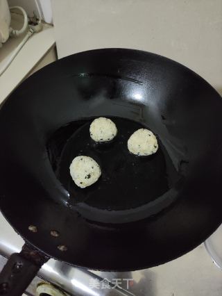 和风海苔酱油饭团的做法步骤：4