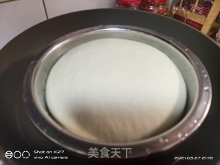 咸蛋黄肉松面包的做法步骤：6