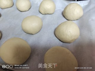 咸蛋黄肉松面包的做法步骤：12