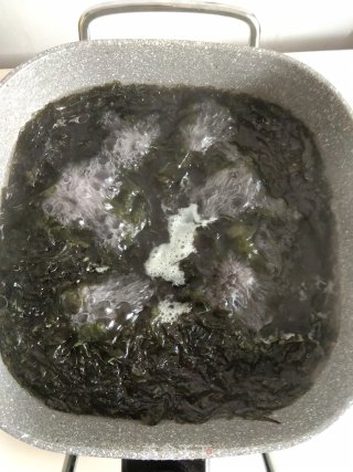 紫菜蛋碎花汤的做法步骤：1