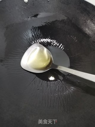 杏鲍菇炒热狗的做法步骤：1
