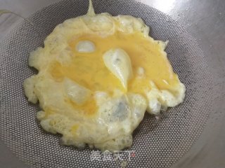 西葫芦炒香肠鸡蛋的做法步骤：2