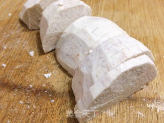 梅干菜芋头扣肉的做法步骤：2