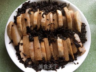 梅干菜芋头扣肉的做法步骤：16