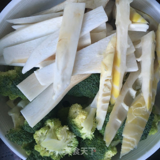 麻辣春笋时蔬锅的做法步骤：4