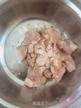 芦笋鸡丁的做法步骤：3