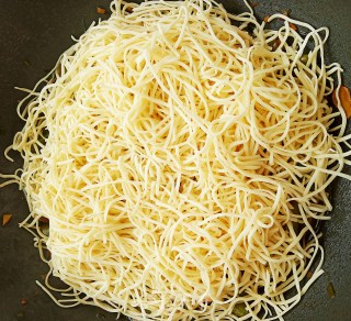五花肉豆角焖面的做法步骤：16