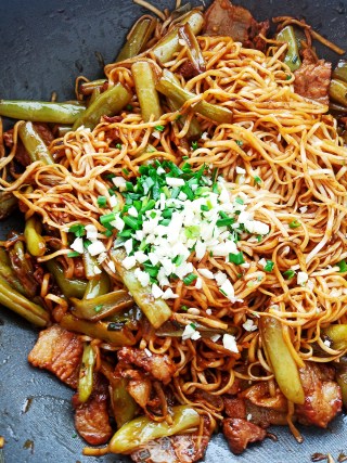 五花肉豆角焖面的做法步骤：19