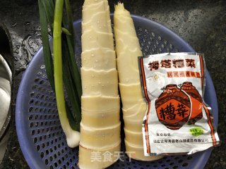 糟菜炒甜笋的做法步骤：1