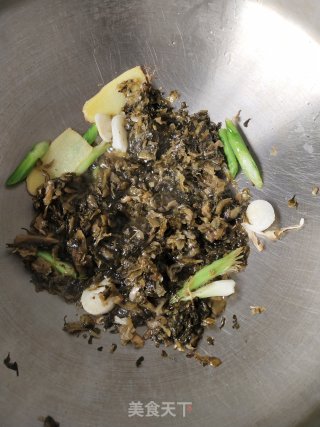 糟菜炒甜笋的做法步骤：4