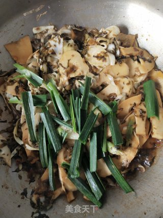 糟菜炒甜笋的做法步骤：7