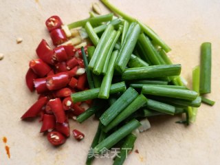 酱炒龙虾尾的做法步骤：2