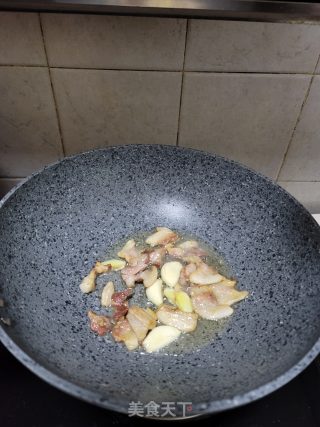 五花肉焖春笋的做法步骤：7