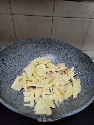五花肉焖春笋的做法步骤：8