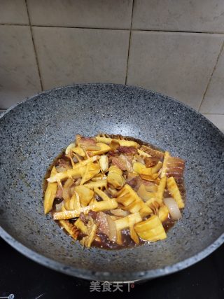 五花肉焖春笋的做法步骤：10