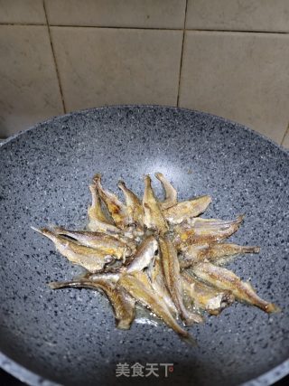 青椒豆鼓炒黄花鱼的做法步骤：3