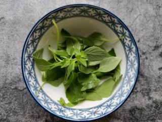 荆芥酸汤面叶的做法步骤：4