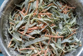蒜瓣辣椒炒胡萝卜面条菜的做法步骤：7