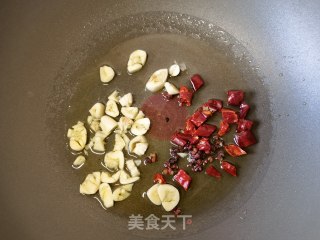 蒜瓣辣椒炒胡萝卜面条菜的做法步骤：11