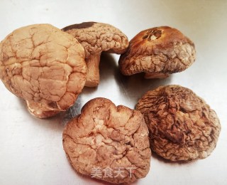 菌菇土鸡汤的做法步骤：1