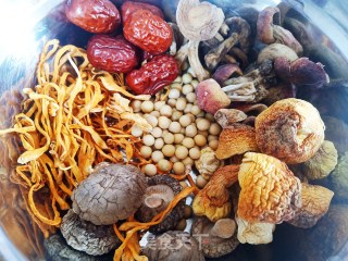 菌菇土鸡汤的做法步骤：8
