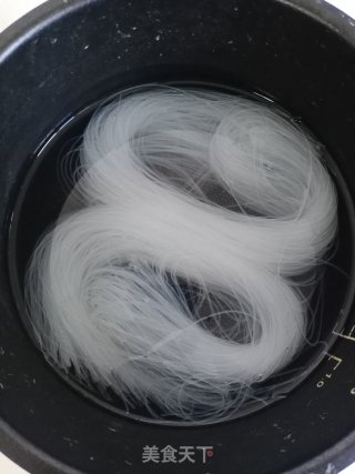 白菜炒粉丝的做法步骤：1