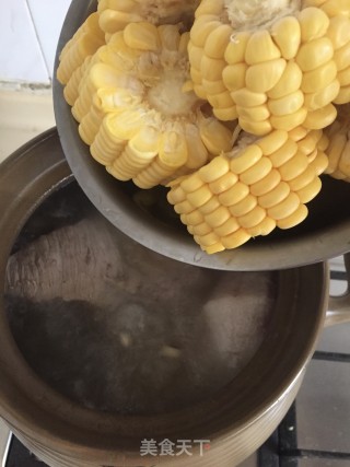 节瓜玉米龙骨汤的做法步骤：5