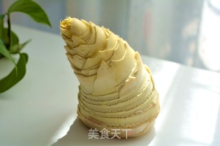 五花肉炖春笋的做法步骤：1
