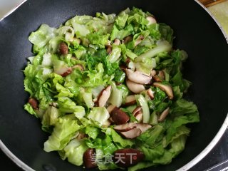 香菇炒生菜的做法步骤：4