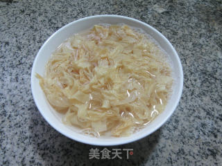 茼蒿炒豆腐皮的做法步骤：2