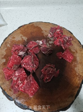 洋葱爆牛肉的做法步骤：2