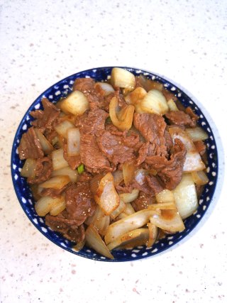 洋葱爆牛肉的做法步骤：7