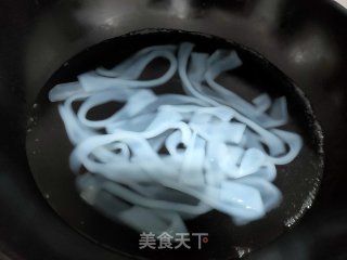 芝麻酱拌凉皮的做法步骤：2