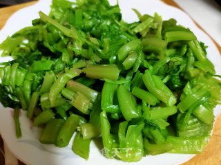 菠菜梗炒鸡蛋的做法步骤：1