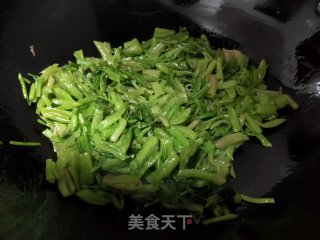 菠菜梗炒鸡蛋的做法步骤：4