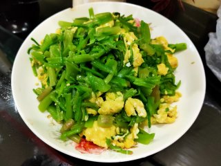 菠菜梗炒鸡蛋的做法步骤：9