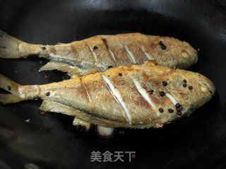 红烧黄花鱼的做法步骤：8