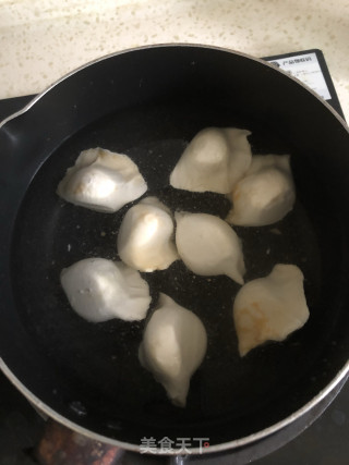 红汤饺子的做法步骤：1