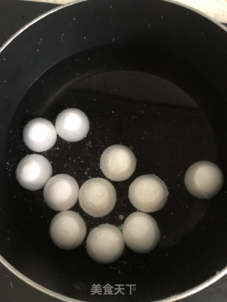 红糖醪糟汤圆的做法步骤：1
