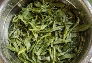 面条菜蒸胡萝卜丝的做法步骤：1