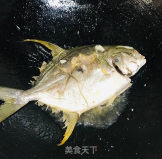 酱烧鲳鱼的做法步骤：4