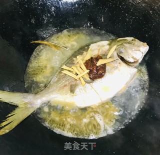 酱烧鲳鱼的做法步骤：5