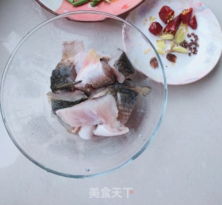 香醋焖梭鱼块的做法步骤：1