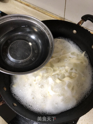 凤尾刀削面的做法步骤：1