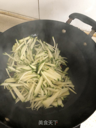火爆嫩南瓜的做法步骤：3