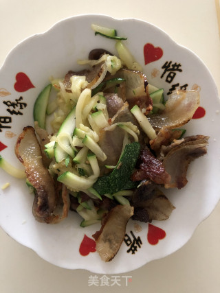 腊肉炒嫩南瓜的做法步骤：5
