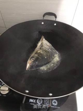 鱼头豆腐锅仔的做法步骤：1
