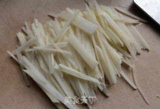 西红柿炒土豆丝的做法步骤：2